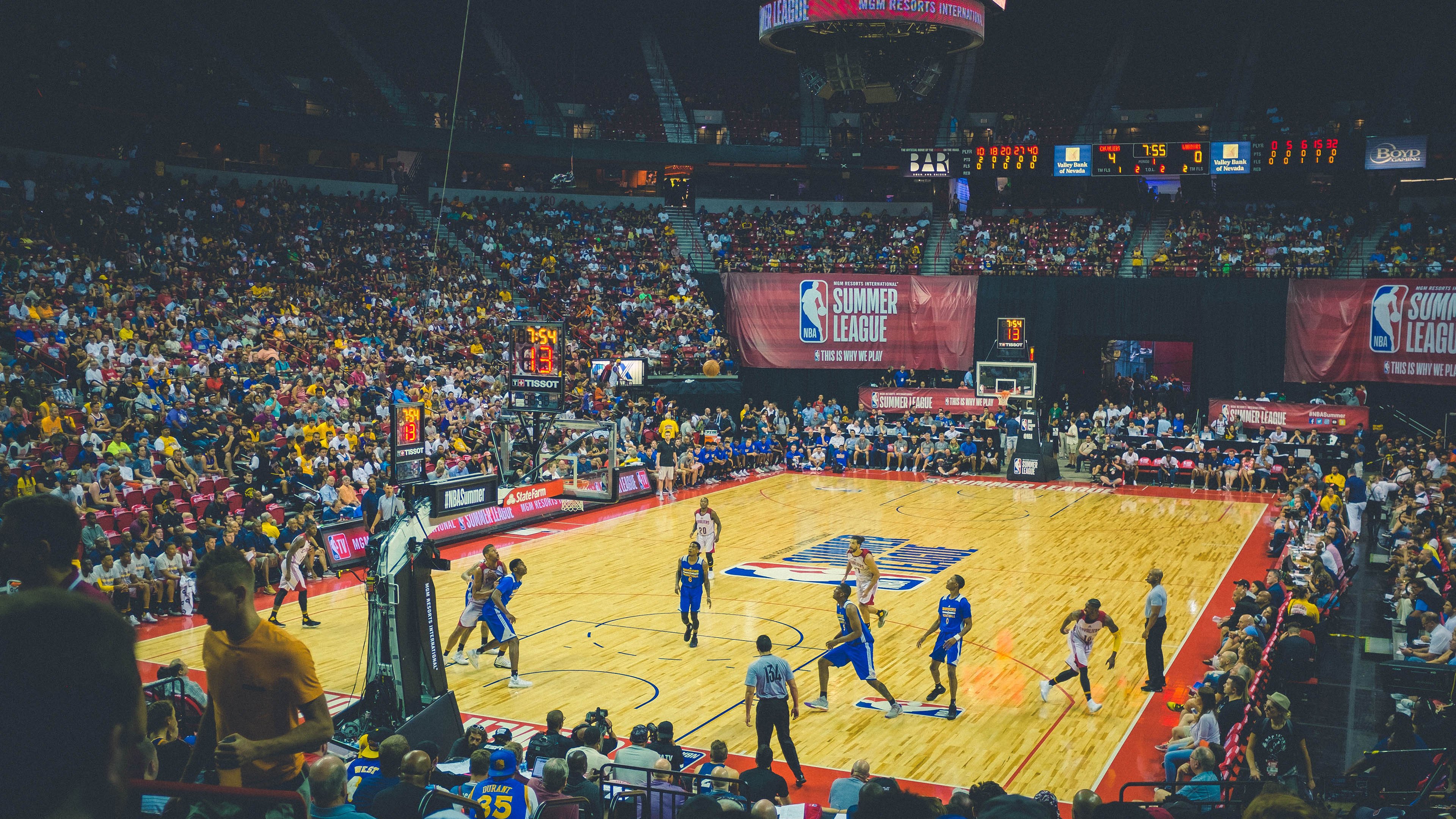 字母哥透露愿意承担更多季后赛压力,字母哥进了几次季后赛